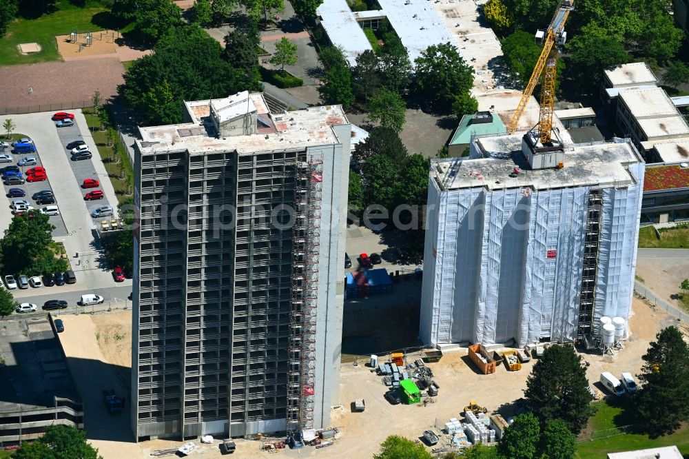 Wolfsburg from above - Construction site for the renovation and modernization of the high-rise buildings Don Camillo & Peppone in the residential area on Theodor-Heuss-Strasse in the district Detmerode in Wolfsburg in the state Lower Saxony, Germany