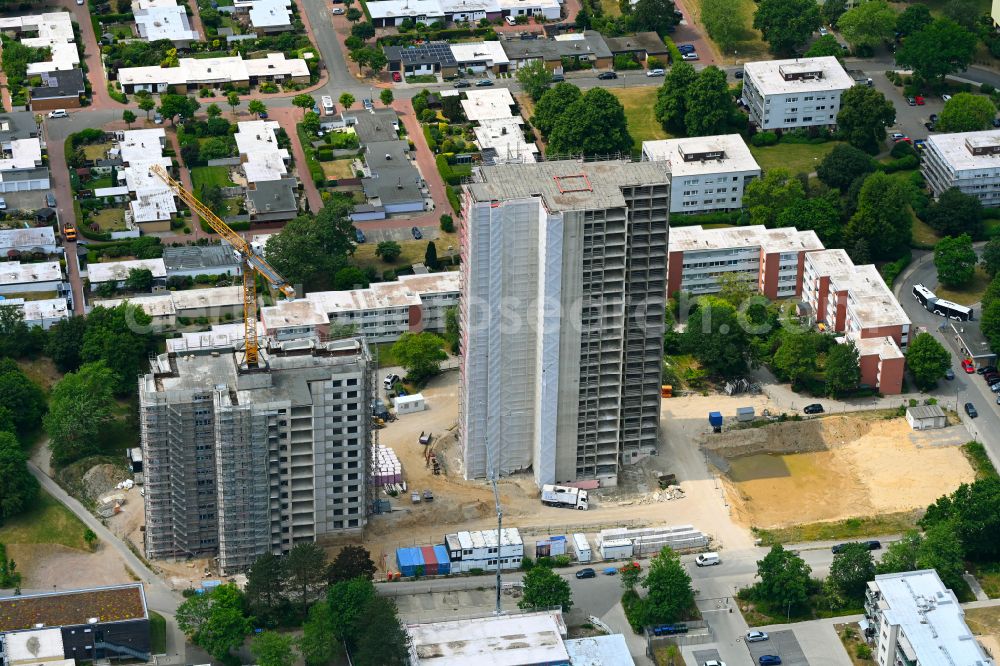 Wolfsburg from the bird's eye view: Construction site for the renovation and modernization of the high-rise buildings Don Camillo & Peppone in the residential area on Theodor-Heuss-Strasse in the district Detmerode in Wolfsburg in the state Lower Saxony, Germany