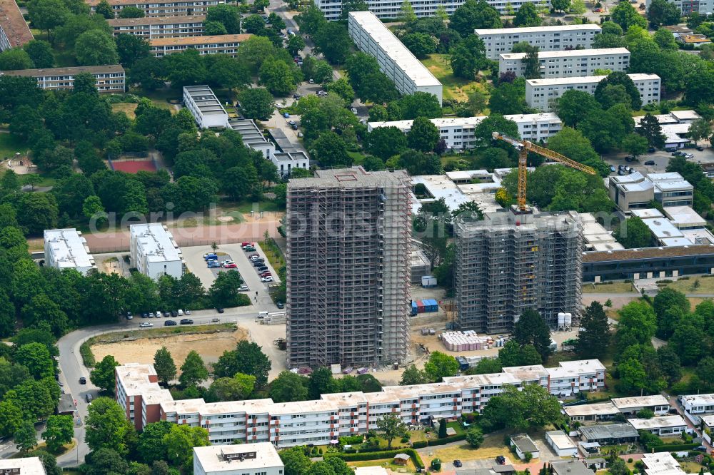 Aerial photograph Wolfsburg - Construction site for the renovation and modernization of the high-rise buildings Don Camillo & Peppone in the residential area on Theodor-Heuss-Strasse in the district Detmerode in Wolfsburg in the state Lower Saxony, Germany