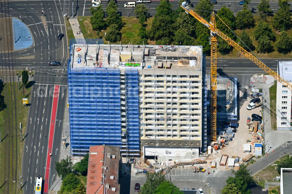 Dresden from above - Construction site for the renovation and modernization of the high-rise buildings in the residential area Pirnascher Platz on street Grunaer Strasse in the district Pirnaische Vorstadt in Dresden in the state Saxony, Germany