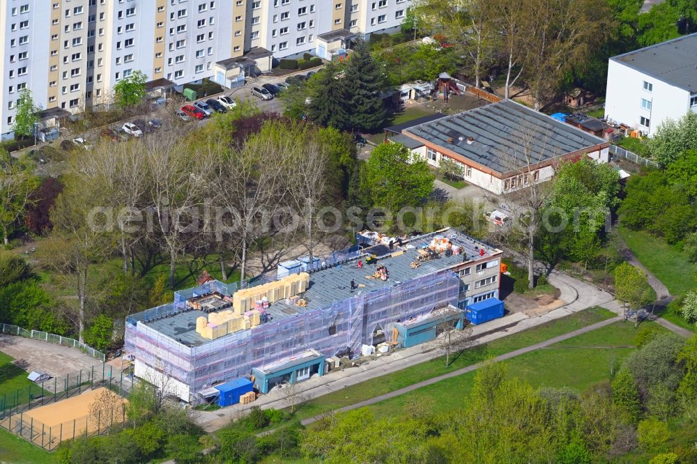 Berlin from the bird's eye view: Construction site for the renovation and modernization of a daycare kindergarten on Wustrower Strasse in the district Hohenschoenhausen in Berlin, Germany
