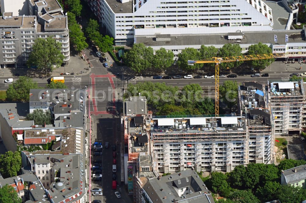 Aerial image Berlin - Restoration and modernization of skyscrapers in the residential area of industrially manufactured settlement on Kleiststrasse in the district Schoeneberg in Berlin, Germany