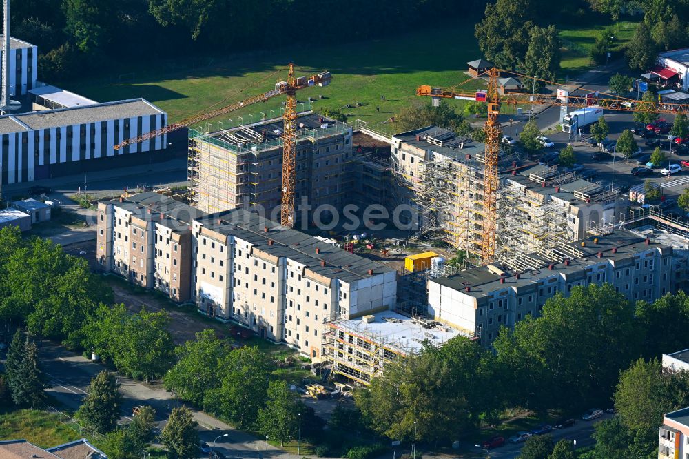 Luckenwalde from above - Restoration and modernization of skyscrapers in the residential area of industrially manufactured settlement Quartier Die Burg in Luckenwalde in the state Brandenburg, Germany