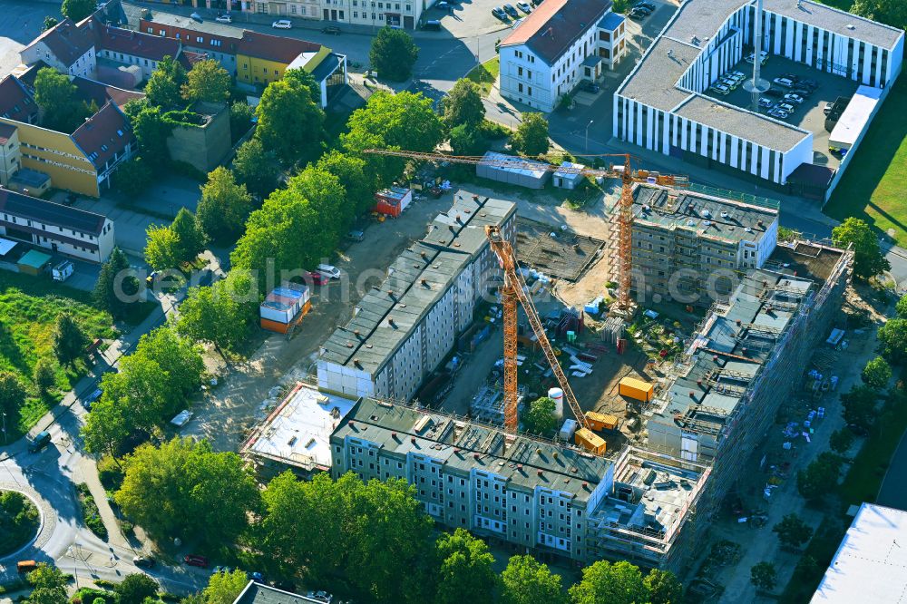 Aerial image Luckenwalde - Restoration and modernization of skyscrapers in the residential area of industrially manufactured settlement Quartier Die Burg in Luckenwalde in the state Brandenburg, Germany