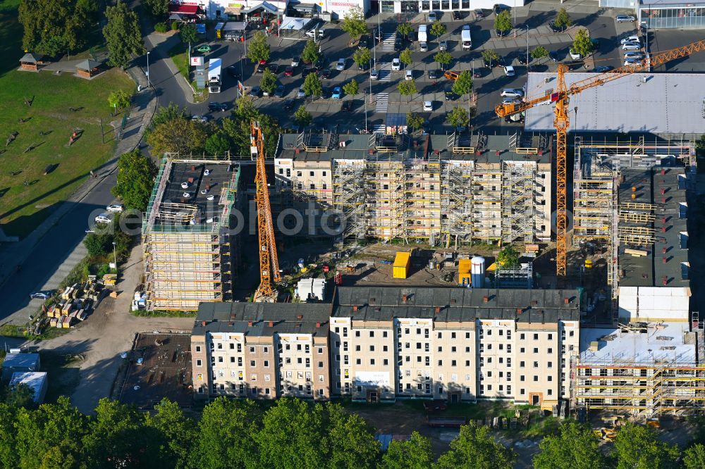 Aerial photograph Luckenwalde - Restoration and modernization of skyscrapers in the residential area of industrially manufactured settlement Quartier Die Burg in Luckenwalde in the state Brandenburg, Germany
