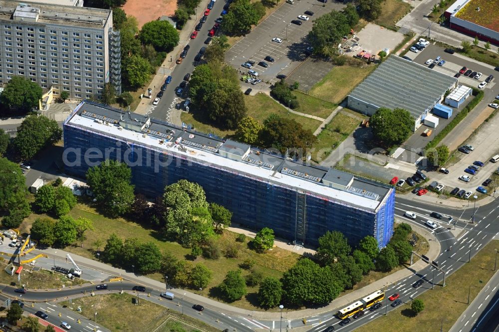 Aerial photograph Dresden - Restoration and modernization of skyscrapers in the residential area of industrially manufactured settlement on Steinstrasse corner Pillnitzer Strasse in the district Pirnaische Vorstadt in Dresden in the state Saxony, Germany