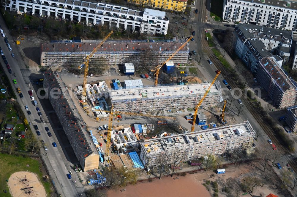 Berlin from above - Refurbishment and modernization of a terraced apartment complex between Wolfshagener Strasse and Stiftsweg in the district Pankow in Berlin, Germany