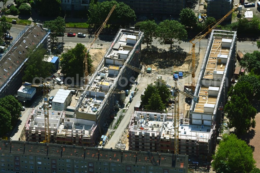 Berlin from the bird's eye view: Refurbishment and modernization of a terraced apartment complex between Wolfshagener Strasse and Stiftsweg in the district Pankow in Berlin, Germany