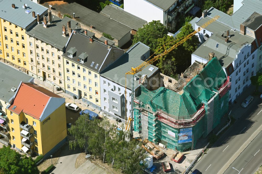 Aerial image Halle (Saale) - Refurbishment and modernization of a terraced apartment complex Volkmannstrasse corner Dzondistrasse in the district Noerdliche Innenstadt in Halle (Saale) in the state Saxony-Anhalt, Germany