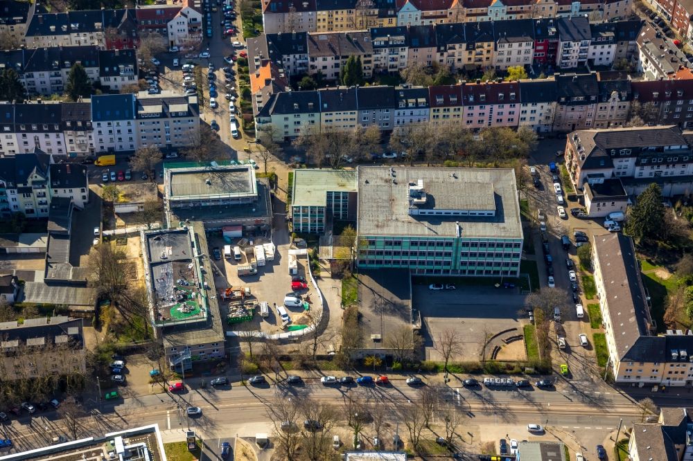 Aerial photograph Essen - Construction site for the renovation and modernization of the sports hall of the comprehensive school in the district of Holsterhausen in Essen in the state of North Rhine-Westphalia, Germany