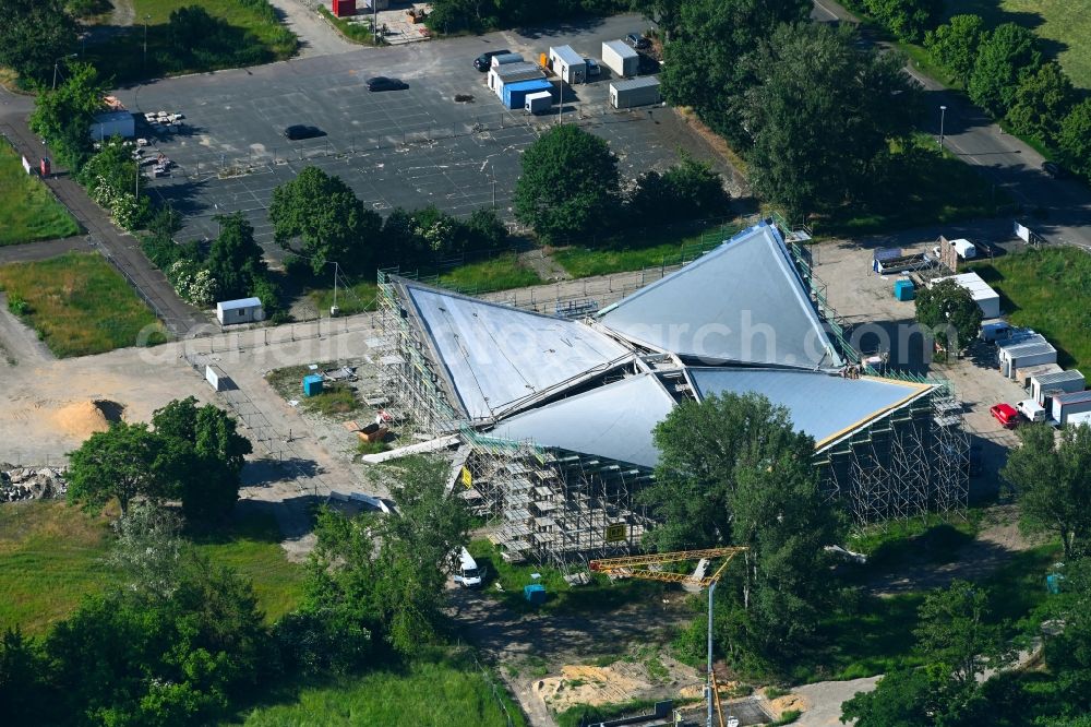 Aerial image Magdeburg - Construction site for the renovation and reconstruction of the building of the former event hall Hyparschale on Heinrich-Heine-Weg in Magdeburg in the state Saxony-Anhalt, Germany