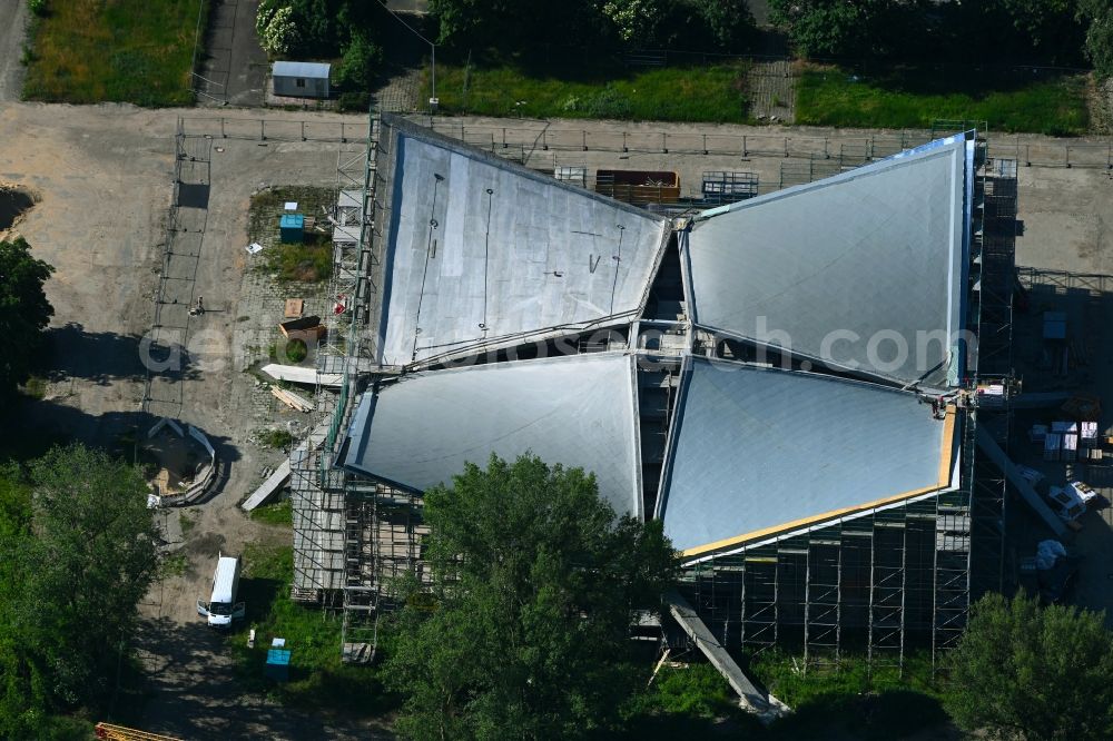 Aerial photograph Magdeburg - Construction site for the renovation and reconstruction of the building of the former event hall Hyparschale on Heinrich-Heine-Weg in Magdeburg in the state Saxony-Anhalt, Germany