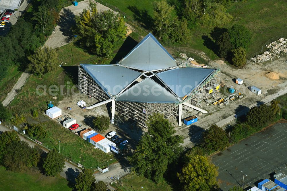 Magdeburg from above - Construction site for the renovation and reconstruction of the building of the former event hall Hyparschale on Heinrich-Heine-Weg in Magdeburg in the state Saxony-Anhalt, Germany
