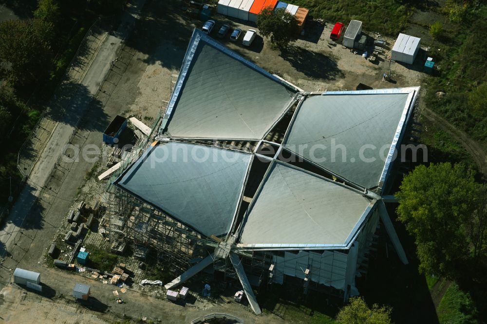 Magdeburg from the bird's eye view: Construction site for the renovation and reconstruction of the building of the former event hall Hyparschale on Heinrich-Heine-Weg in Magdeburg in the state Saxony-Anhalt, Germany
