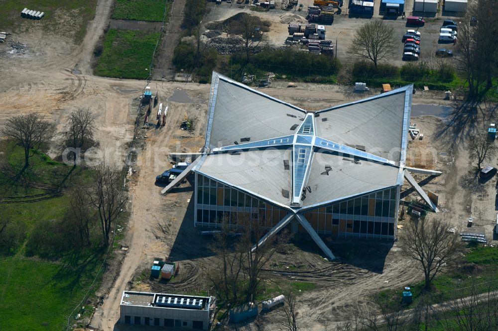 Magdeburg from above - Construction site for the renovation and reconstruction of the building of the former event hall Hyparschale on Heinrich-Heine-Weg in Magdeburg in the state Saxony-Anhalt, Germany