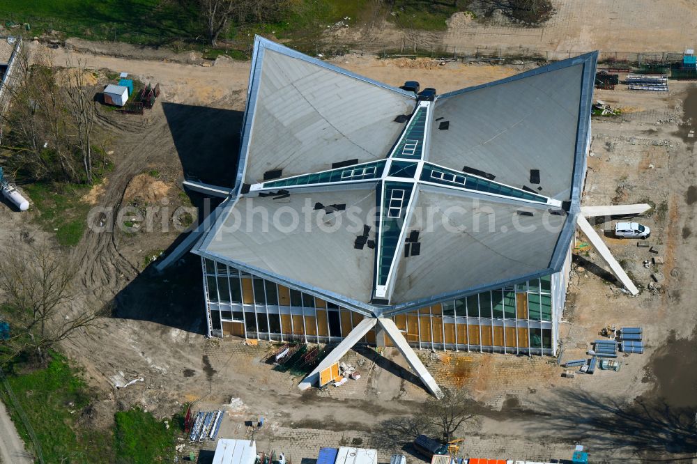 Aerial photograph Magdeburg - Construction site for the renovation and reconstruction of the building of the former event hall Hyparschale on Heinrich-Heine-Weg in Magdeburg in the state Saxony-Anhalt, Germany