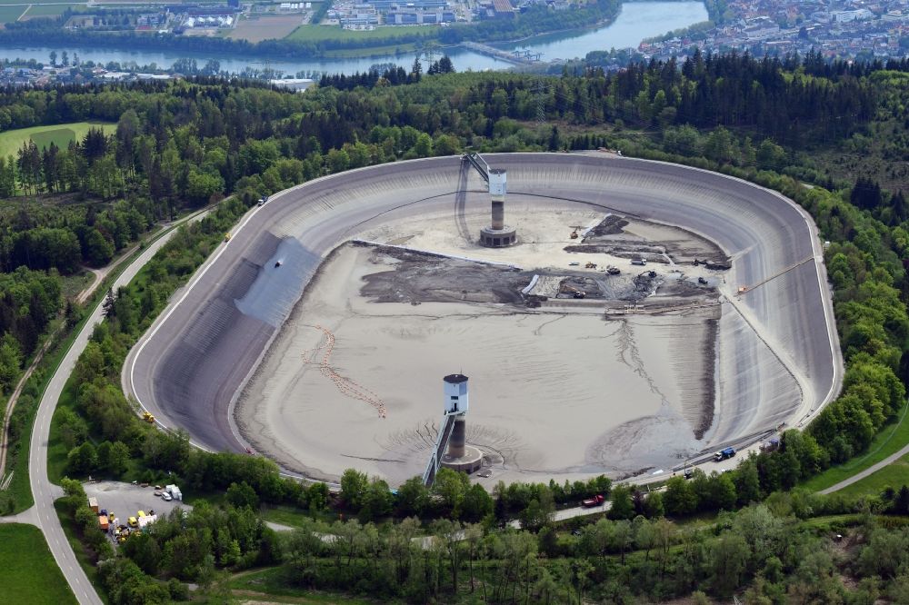 Aerial photograph Bad Säckingen - High storage reservoir Eggbergbecken in the district Egg of the village Rickenbach in the state Baden-Wurttemberg, Germany is rehabbed and cleaned. Situated on the high plateau of the Hotzenwald above the Upper Rhine valley near Bad Saeckingen