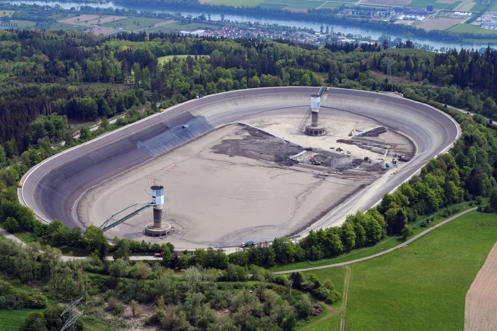 Bad Säckingen from the bird's eye view: High storage reservoir Eggbergbecken in the district Egg of the village Rickenbach in the state Baden-Wurttemberg, Germany is rehabbed and cleaned. Situated on the high plateau of the Hotzenwald above the Upper Rhine valley near Bad Saeckingen