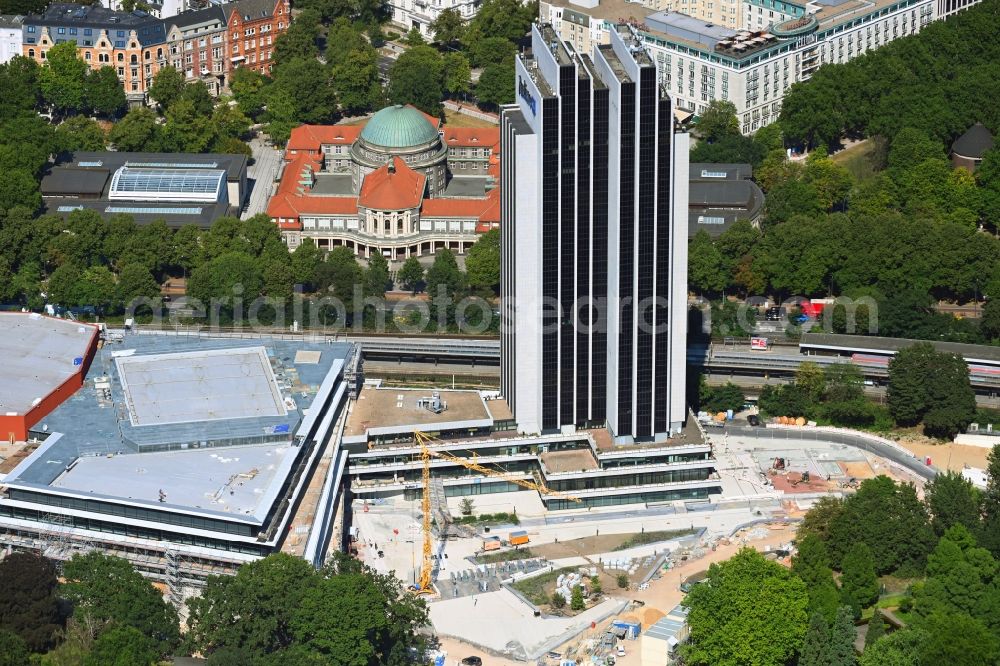 Aerial image Hamburg - Renovation site of the Congress Center ( CCH ) on High-rise building of the hotel complex Radisson Blu on Marseiller Strasse in Hamburg, Germany
