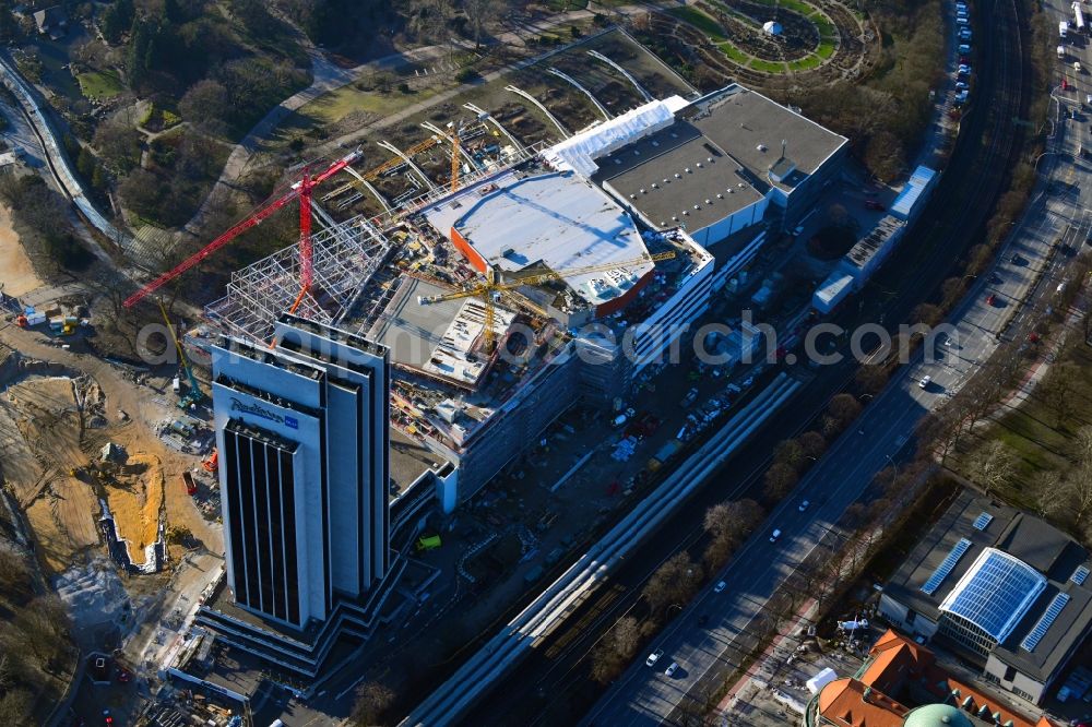 Hamburg from above - Renovation site of the Congress Center ( CCH ) on High-rise building of the hotel complex Radisson Blu on Marseiller Strasse in Hamburg, Germany
