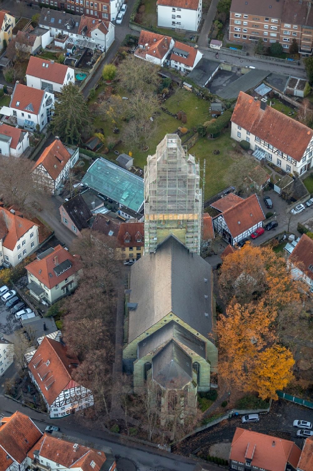 Soest from the bird's eye view: Construction site of the historic monument on Kirchengebaeude of St. Paulikirche on Paulistrasse in Soest in the state North Rhine-Westphalia, Germany
