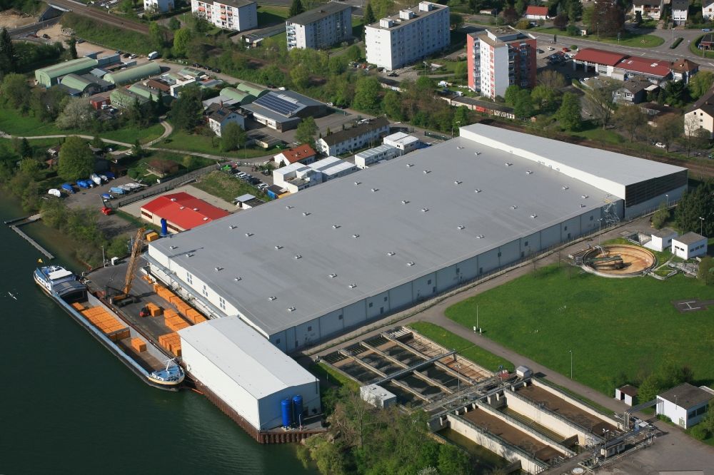 Aerial photograph Grenzach-Wyhlen - Remediation at the site of the former wastewater treatment plant of the pharmaceutical company Roche in Grenzach-Wyhlen in Baden -Wuerttemberg. The temporary landing stage on the river Rhine is used for the removal of the excavated material