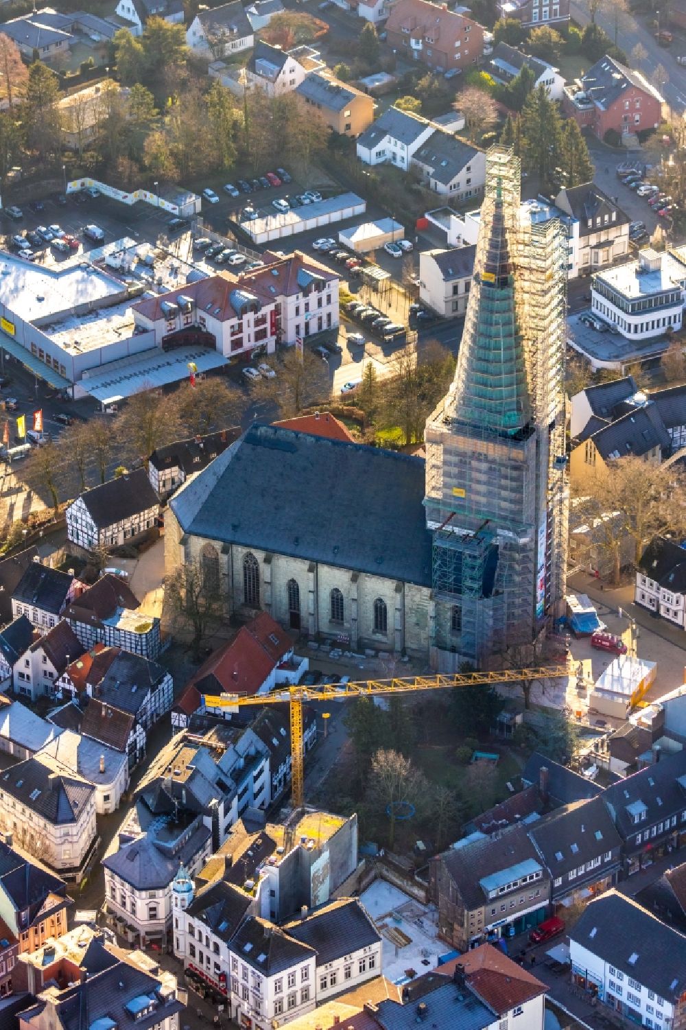 Unna from above - Renovation work on the church building Evangelische Stadtkirche in Unna in the federal state of North Rhine-Westphalia, Germany
