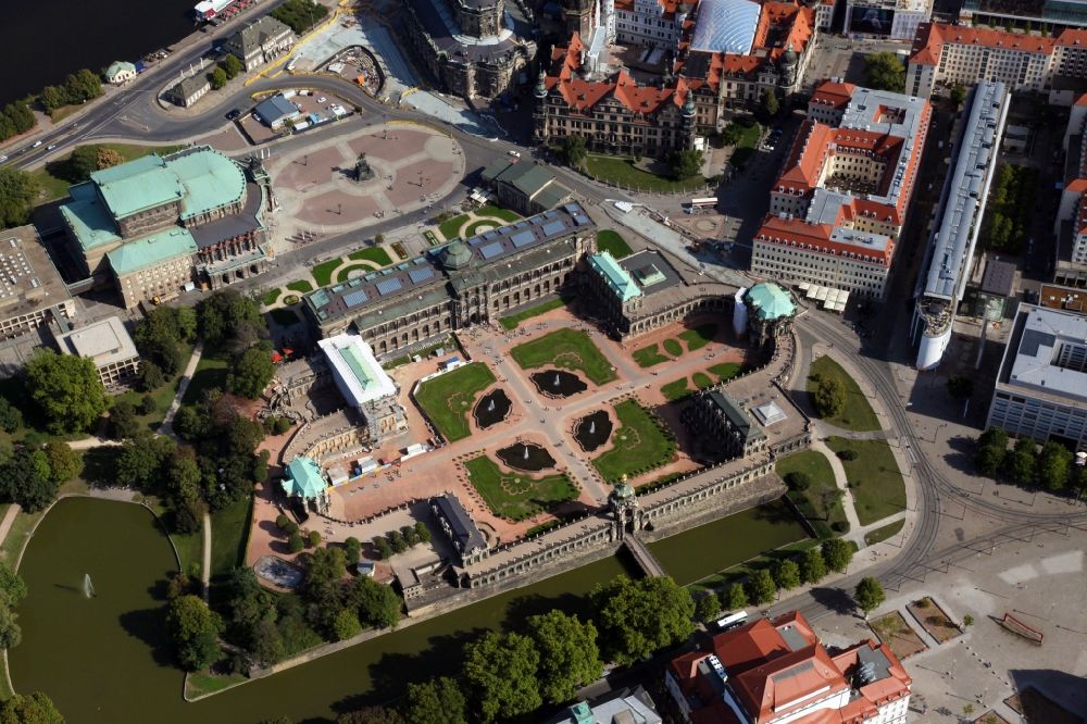 Aerial photograph Dresden - Palace Zwinger with Gemaeldegalerie Alte Meister and the Kronentor in the district Altstadt in Dresden in the state Saxony, Germany. Above: the Semperoper and the Theaterplatz