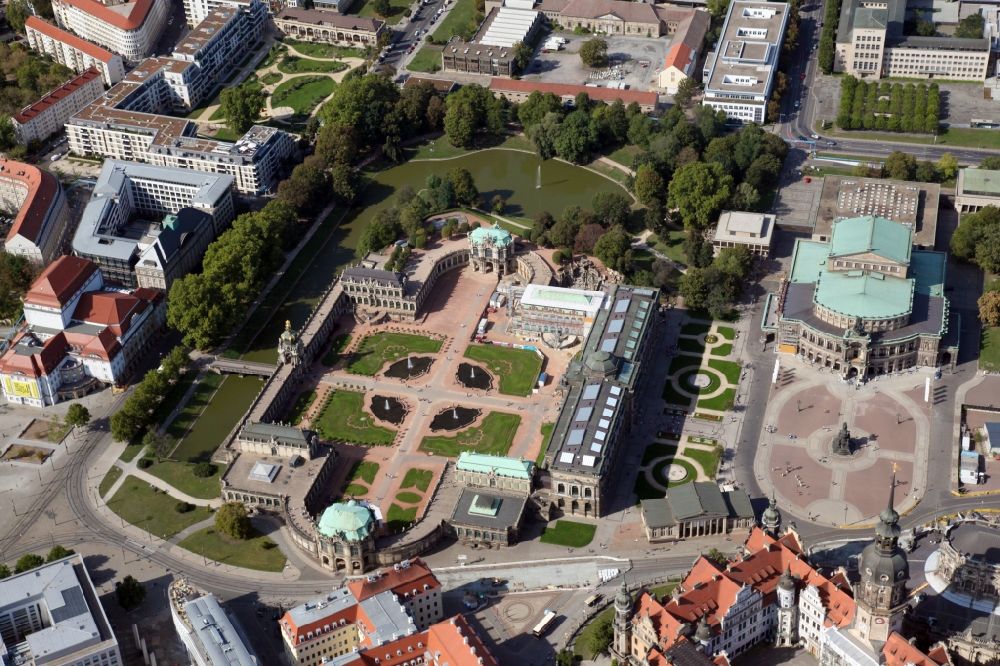 Aerial image Dresden - Palace Zwinger with Gemaeldegalerie Alte Meister and the Kronentor in the district Altstadt in Dresden in the state Saxony, Germany. Above: the Semperoper and the Theaterplatz