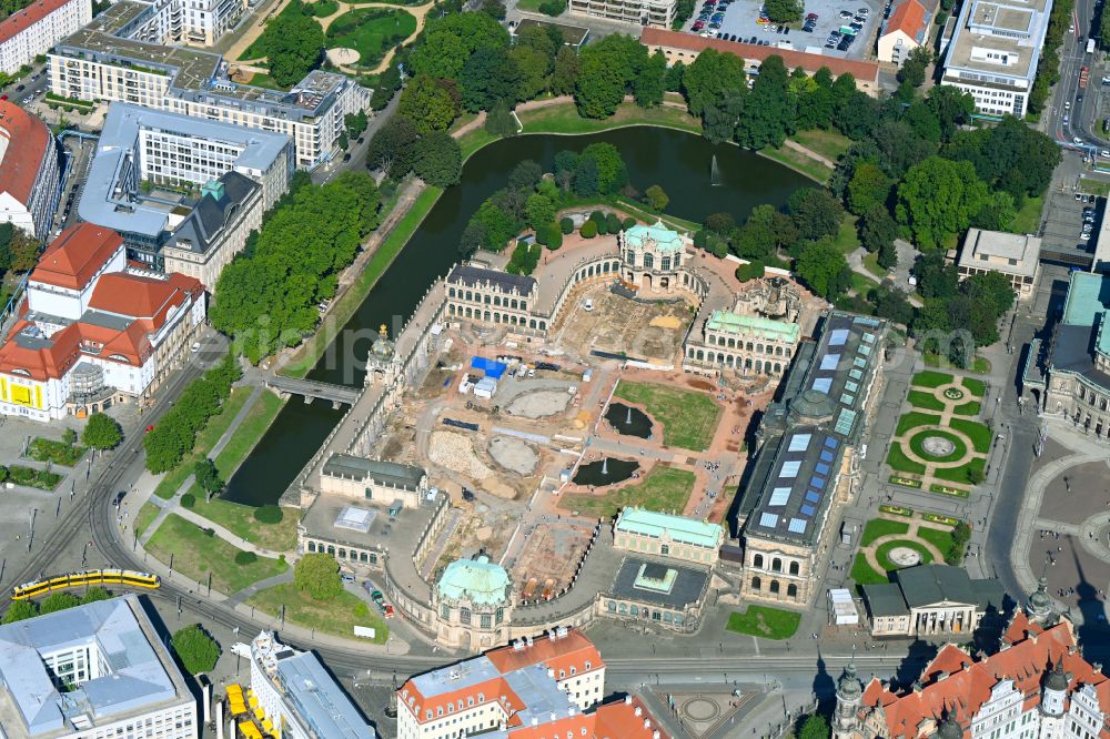 Aerial photograph Dresden - Palace Zwinger with Gemaeldegalerie Alte Meister and the Kronentor in the district Altstadt in Dresden in the state Saxony, Germany. Above: the Semperoper and the Theaterplatz