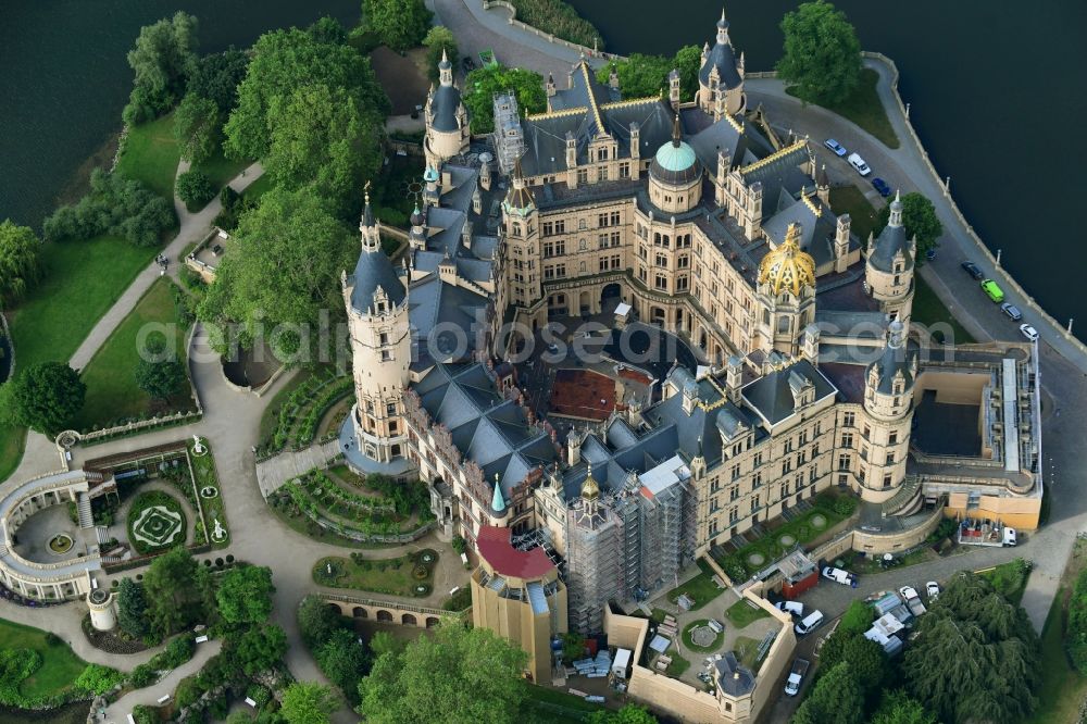 Aerial image Schwerin - Renovation work on Schwerin Castle, seat of the state parliament in the state capital of Mecklenburg-Vorpommern, Germany