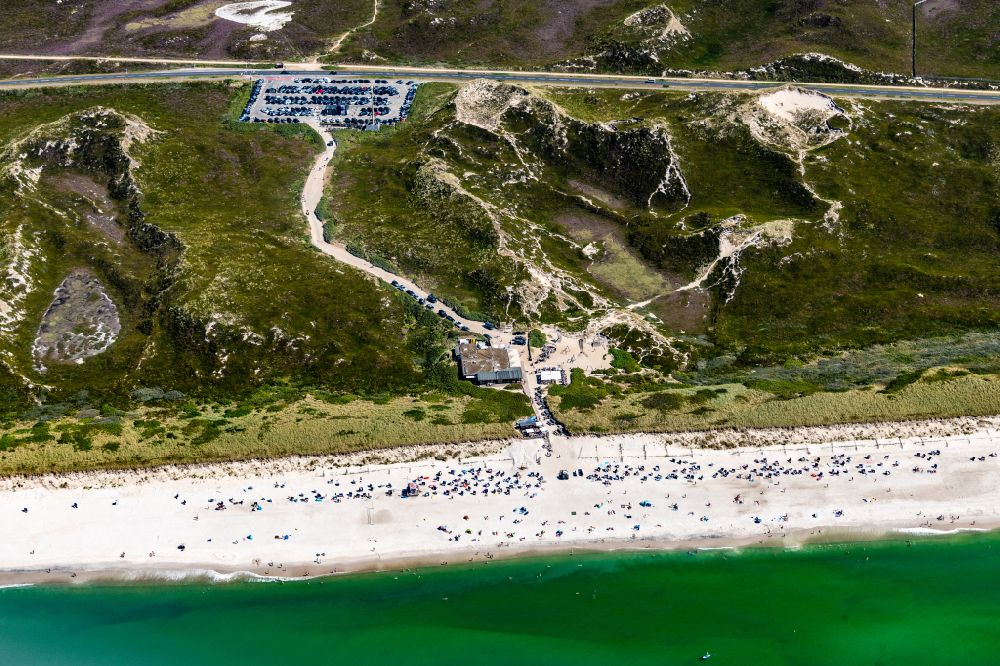 Aerial photograph Sylt - Sansibar Tables and benches of open-air restaurants on Weststrand in the district Rantum (Sylt) in Sylt in the state Schleswig-Holstein, Germany