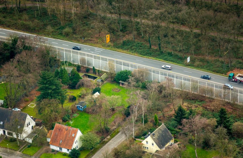 Duisburg from the bird's eye view: Noise protection walls along the B255 in Duisburg in North Rhine-Westphalia