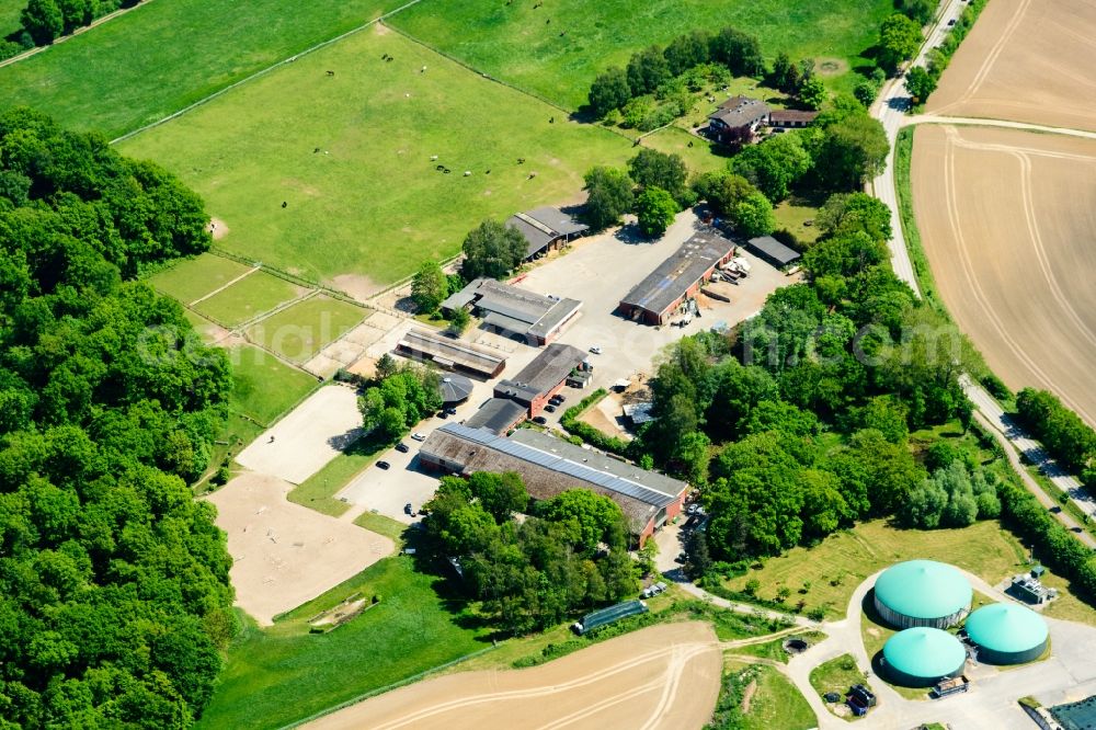 Aerial photograph Wesenberg - Barn building on the edge of agricultural fields and farmland in Wesenberg in the state Schleswig-Holstein, Germany