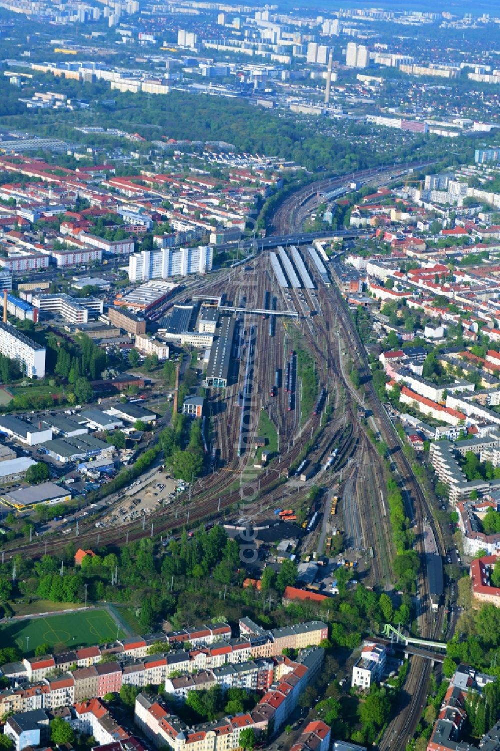 Aerial photograph Berlin - Railway track and overhead wiring harness in the route network of the Deutsche Bahn in the district Lichtenberg in Berlin, Germany