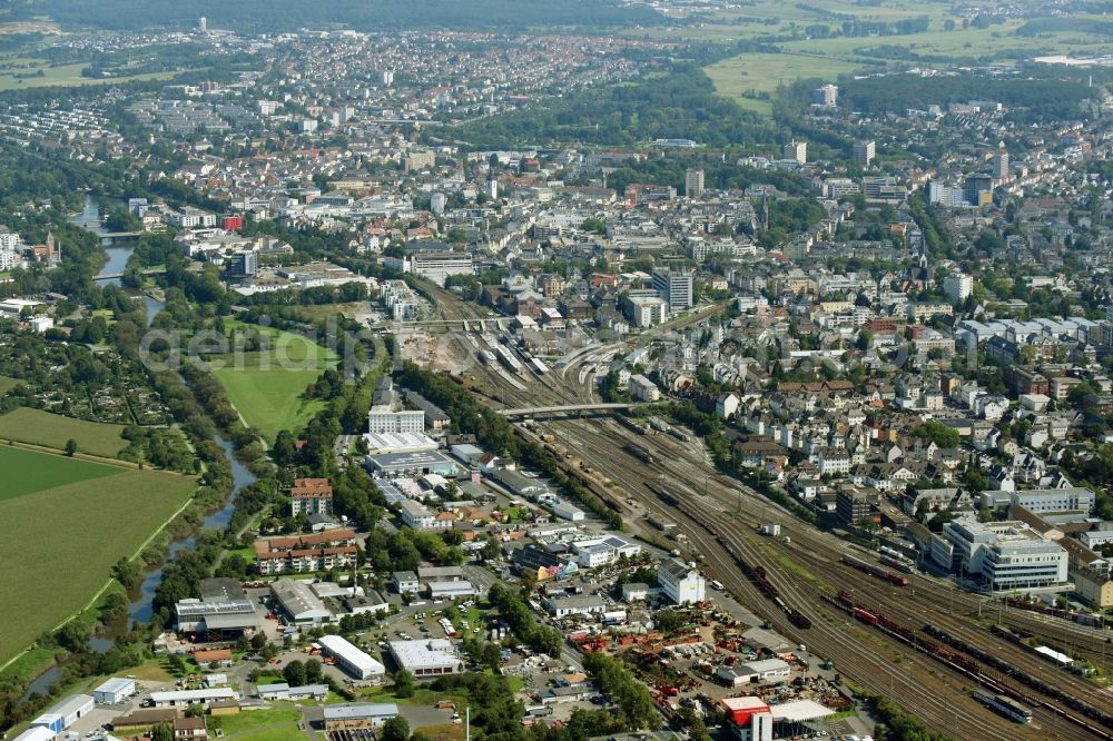 Gießen from the bird's eye view: Railway track and overhead wiring harness in the route network of the Deutsche Bahn in Giessen in the state Hesse, Germany