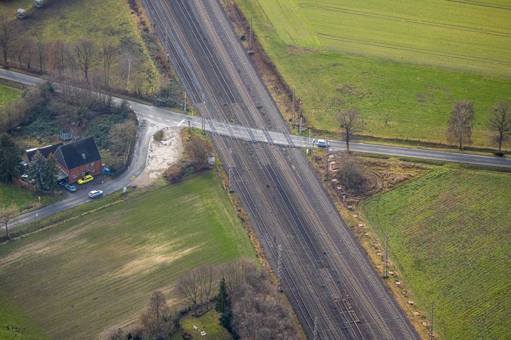 Aerial image Hamm - Railway track and overhead wiring harness in the route network of the Deutsche Bahn in the district Selmigerheide in Hamm at Ruhrgebiet in the state North Rhine-Westphalia, Germany