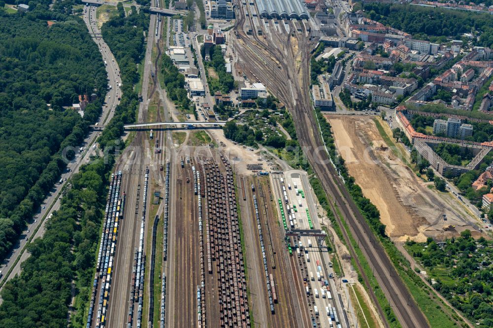 Aerial photograph Karlsruhe - Railway track and overhead wiring harness in the route network of the Deutsche Bahn in Karlsruhe in the state Baden-Wuerttemberg, Germany