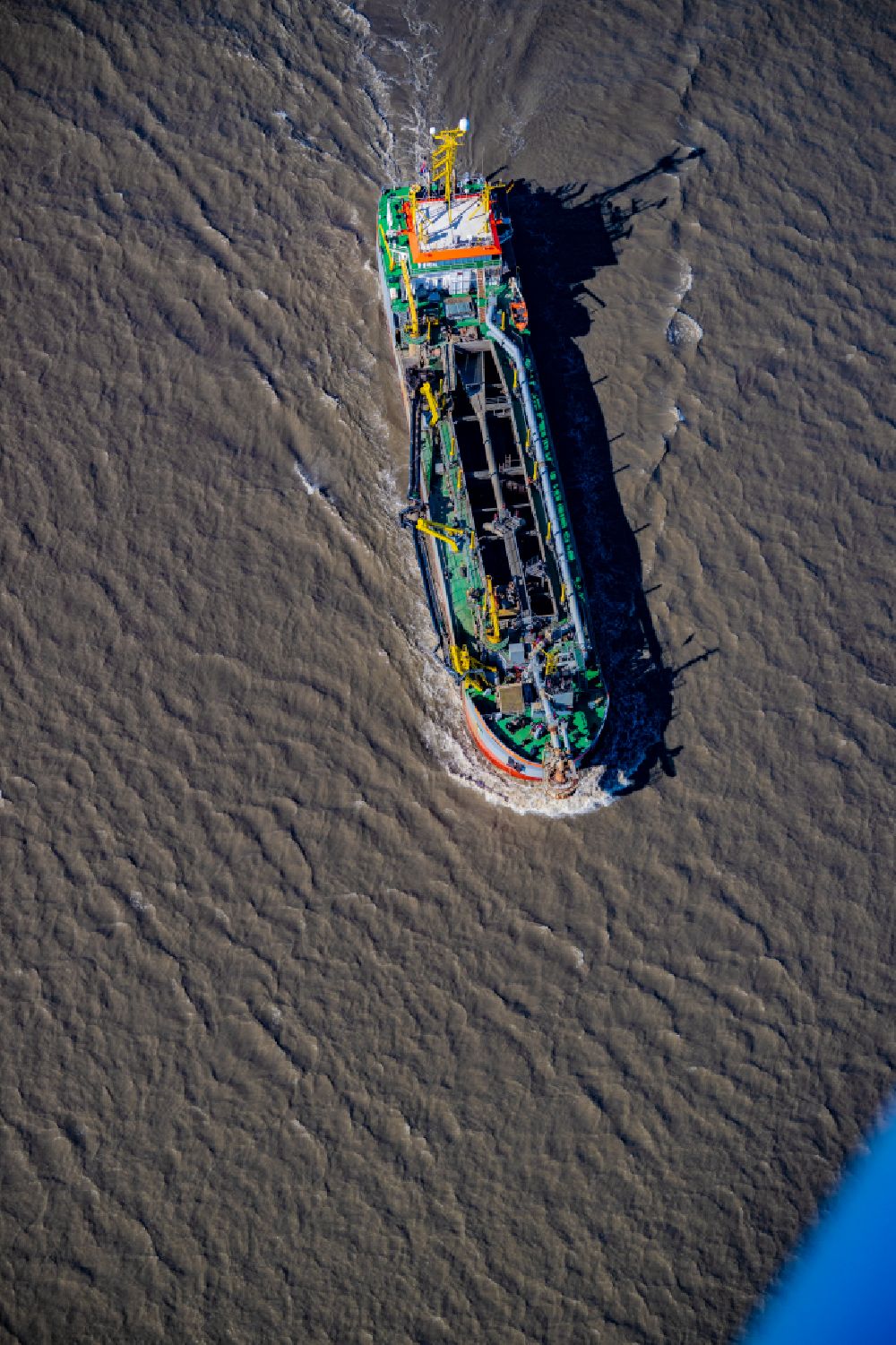 Balje from the bird's eye view: Ship - special ship in motion Suction dredger ship Amazone (IMO number: 9158630) in motion on the Elbe in Balje in the state Lower Saxony, Germany