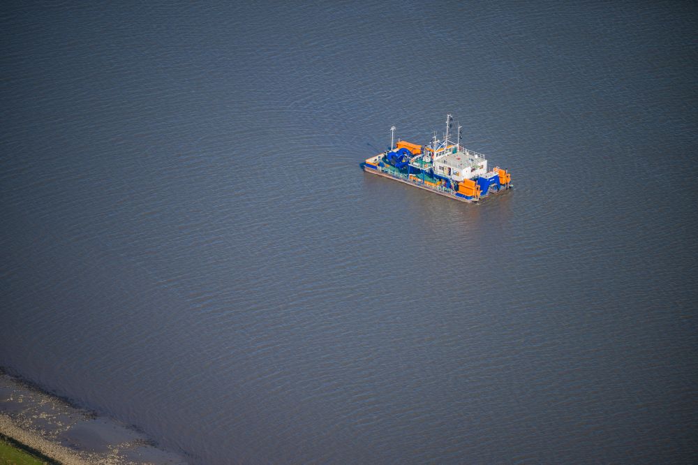 Aerial photograph Wedel - Ship - special ship of the suction dredger Utrecht ( IMO: 9125956, MMSI: 245601000 ) in motion on the Elbe in Wedel in the state Schleswig-Holstein, Germany