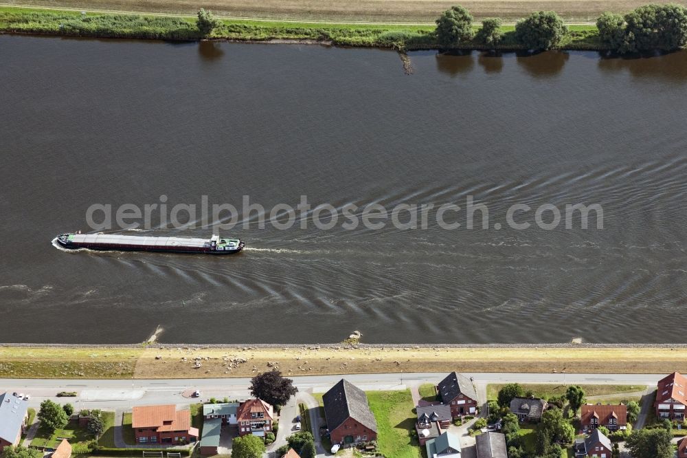 Winsen (Luhe) from above - Ships and barge trains inland waterway transport in driving on the waterway of the river of the River Elbe in Winsen (Luhe) in the state Lower Saxony, Germany