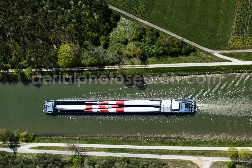 Aerial photograph Bamberg - Ships and barge trains inland waterway transport in driving on the waterway of the river of Regnitz beladen with grossen Windrad Blaettern in Bamberg in the state Bavaria, Germany