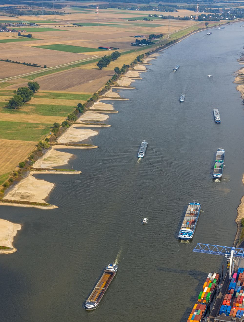 Krefeld from above - Ships and barge trains inland waterway transport in driving on the waterway of the river of the Rhine river in the district Muendelheim in Krefeld in the state North Rhine-Westphalia, Germany