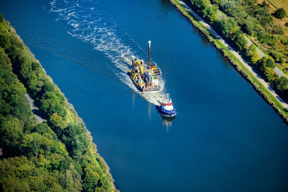 Hörsten from above - Tugboat with pontoon Tugboat Duchess Offshore Ponton Boskalis on the Kiel Canal in Hoersten in the state Schleswig-Holstein, Germany