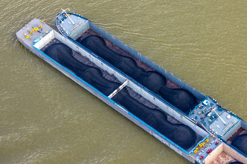 Rees from the bird's eye view: Ships and tugboats of inland navigation with reduced loads in the narrowed due to drought and low water level fairway on the waterway on the Rhine river in Rees in the state North Rhine-Westphalia, Germany