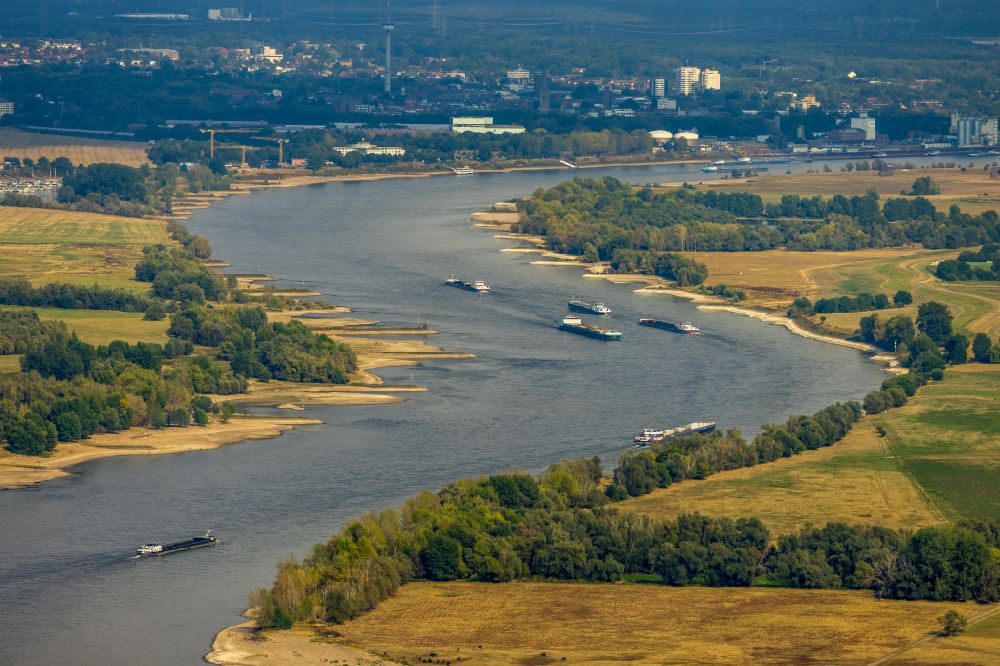 Aerial photograph Xanten - Ships and tugboats of inland navigation with reduced loads in the narrowed due to drought and low water level fairway on the waterway on the Rhine river in Xanten in the state North Rhine-Westphalia, Germany