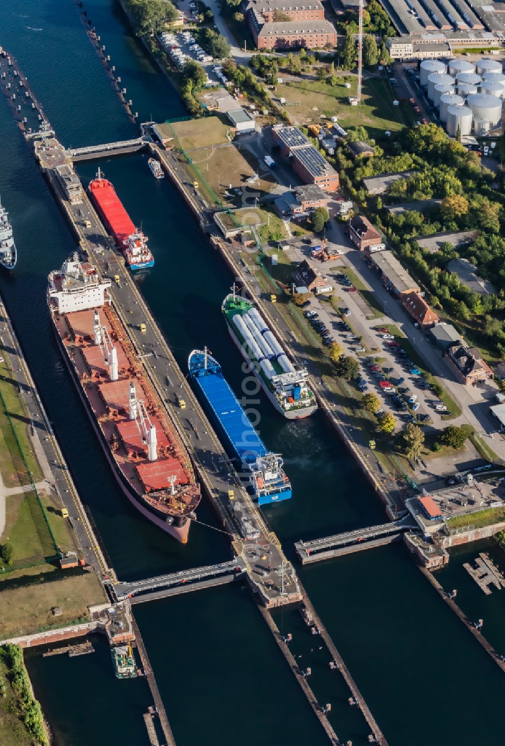 Aerial photograph Kiel - Locks in the North Baltic Sea Canal on Maklerstrasse in Kiel in the state Schleswig-Holstein, Germany