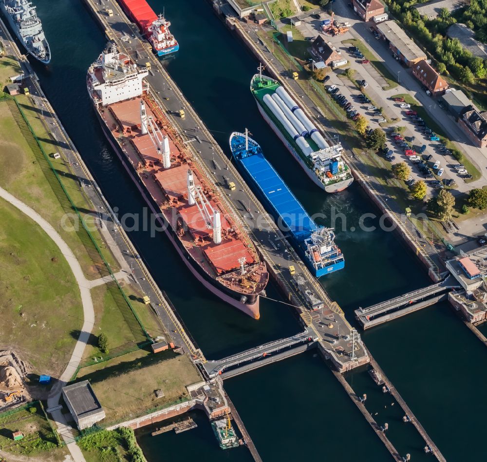 Kiel from the bird's eye view: Locks in the North Baltic Sea Canal on Maklerstrasse in Kiel in the state Schleswig-Holstein, Germany