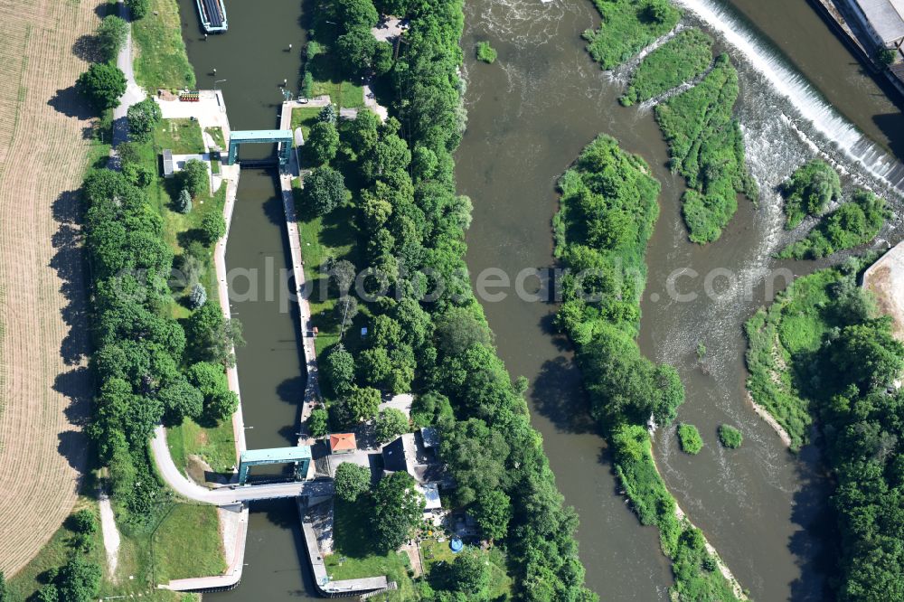 Aerial image Könnern - Locks - plants Schleuse Alsleben on the banks of the waterway of the of the river Saale on street Pregelmuehle in Koennern in the state Saxony-Anhalt, Germany