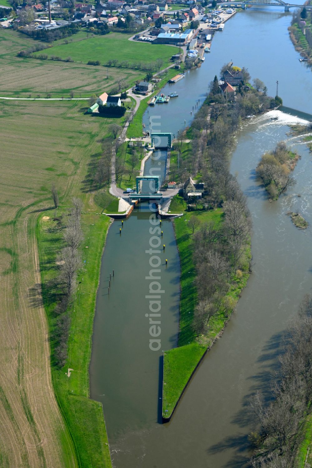 Könnern from above - Locks - plants Schleuse Alsleben on the banks of the waterway of the of the river Saale on street Pregelmuehle in Koennern in the state Saxony-Anhalt, Germany